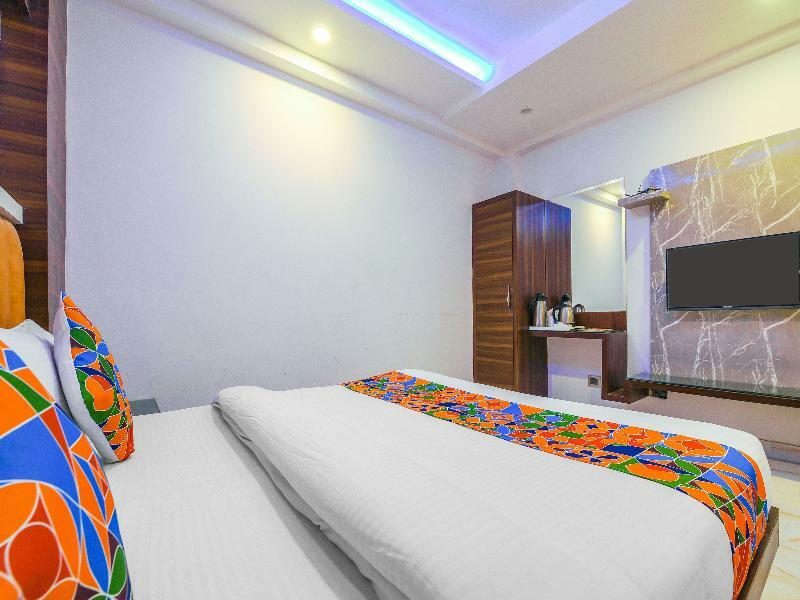 Oyo 15836 Pleasure River Front Resort Tuem Eksteriør billede